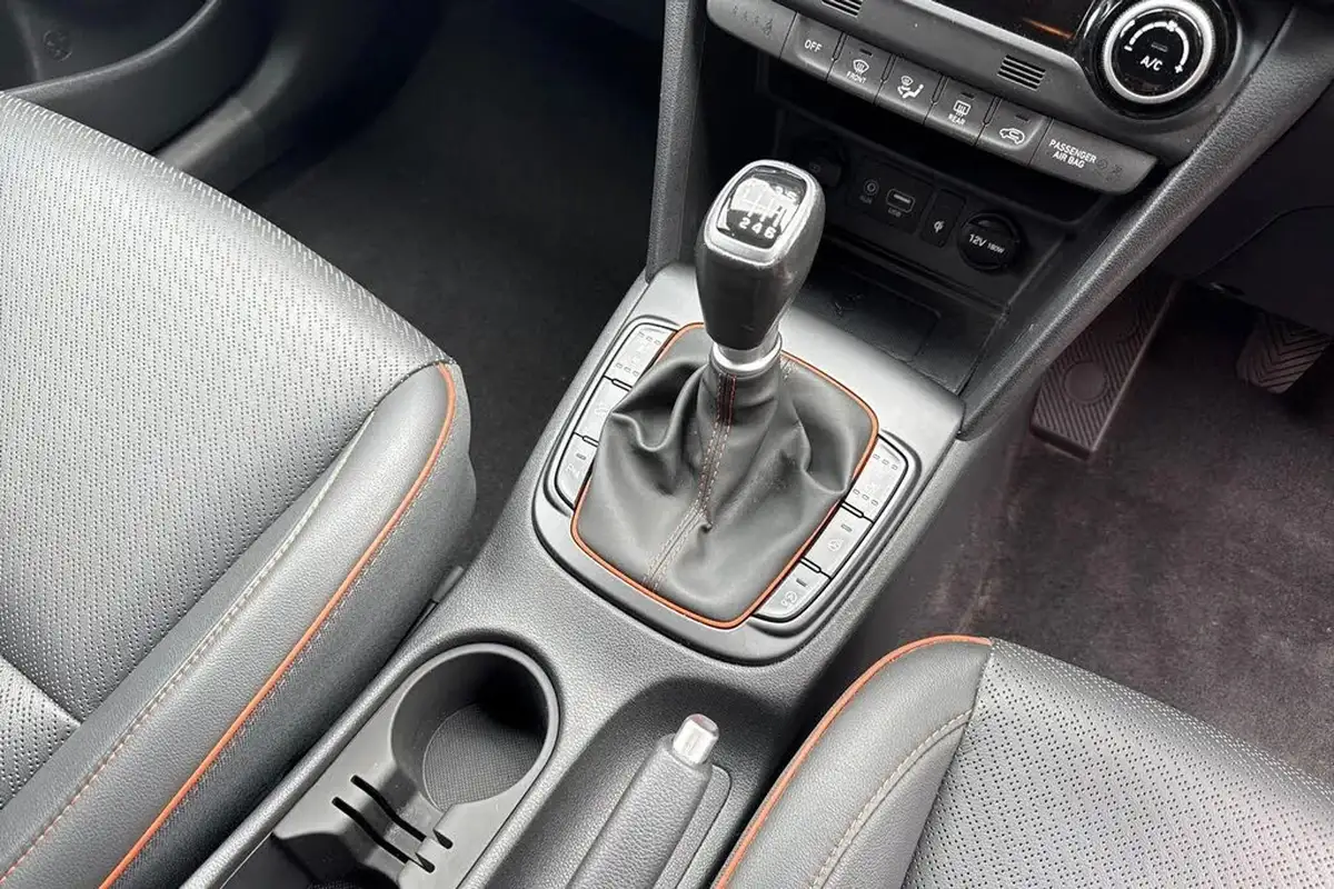 2018-hyundai-kona-10-t-gdi-premium-se-1-tone-roof-big-18
