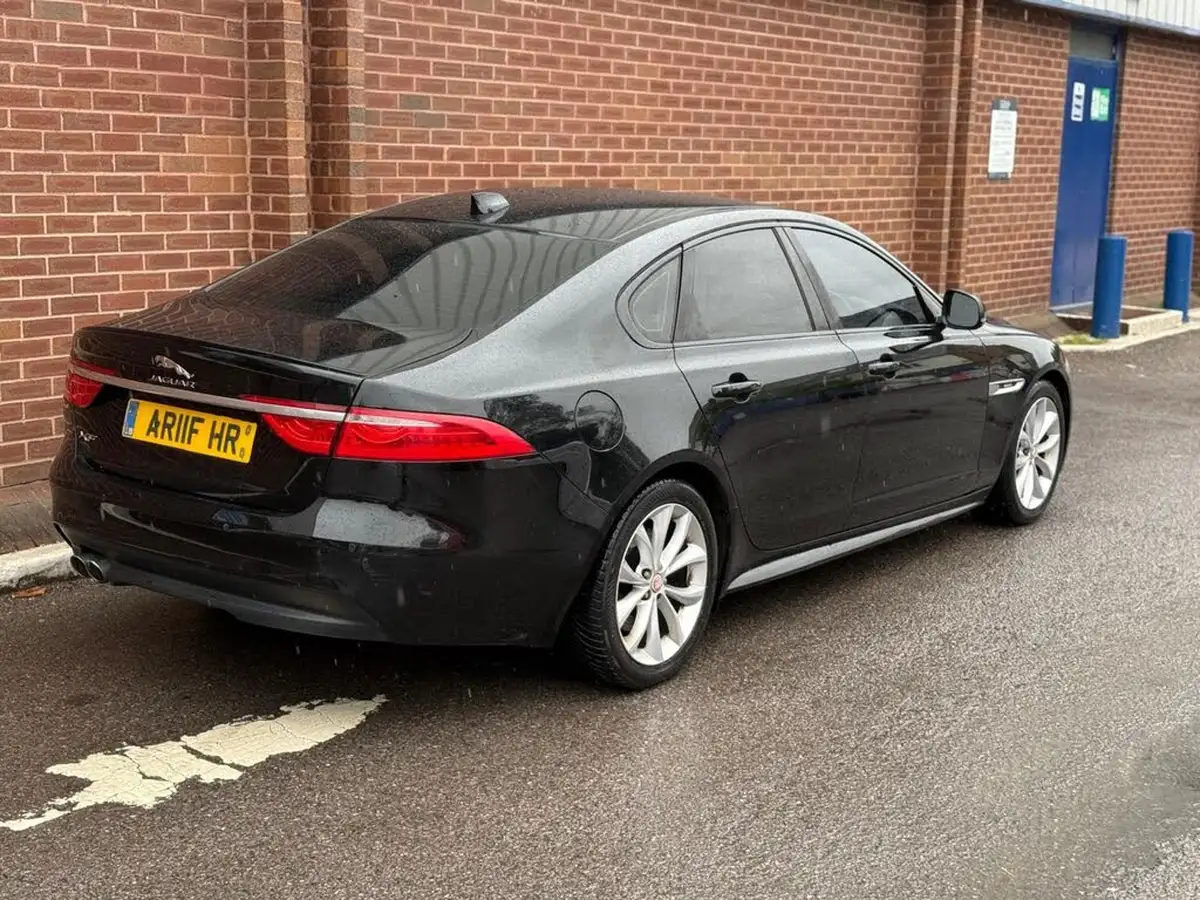 2015-jaguar-xf-20td-r-sport-180ps-auto-big-5