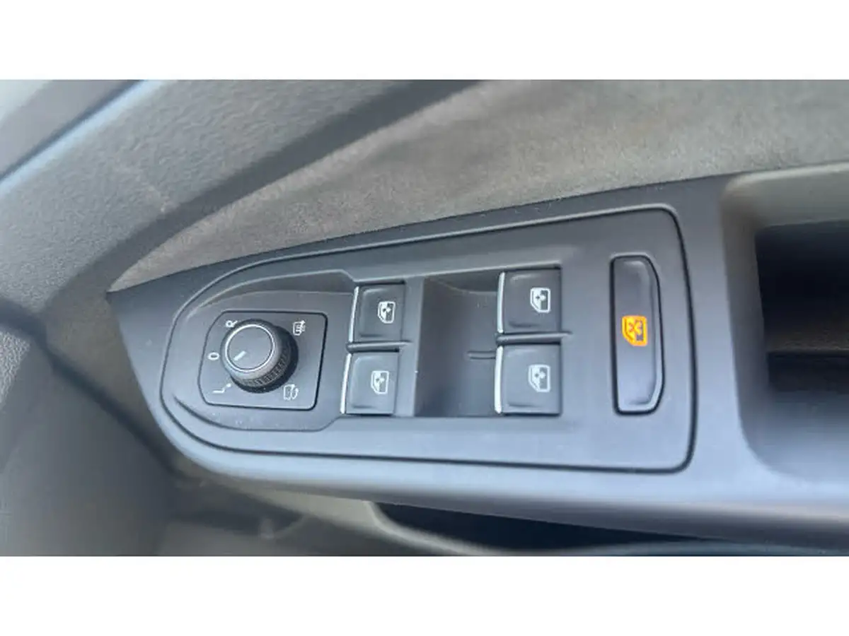 2023-volkswagen-golf-15-tsi-style-130ps-hatchback-big-21