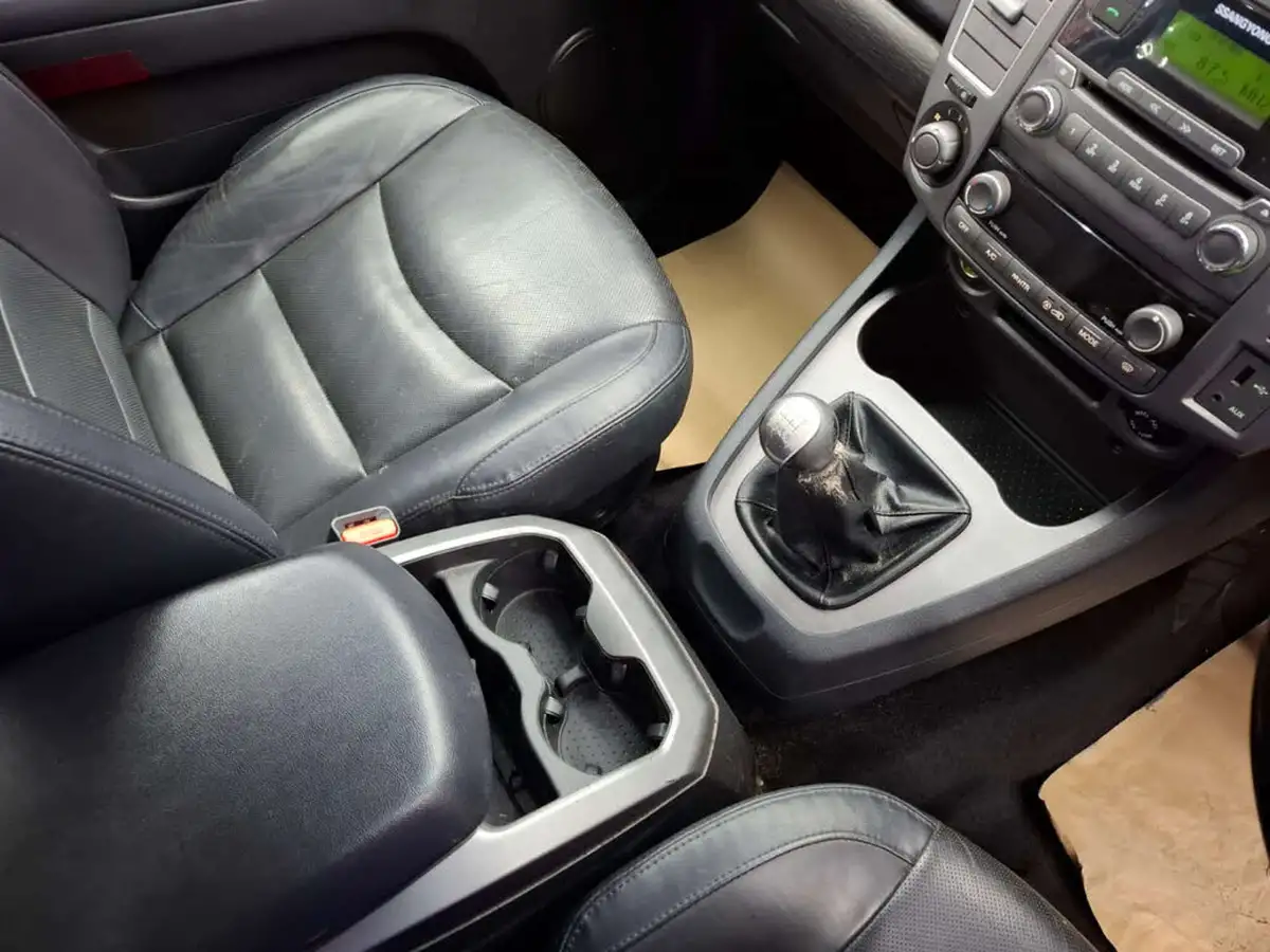 2016-kgm-ssangyong-turismo-22td-ex-big-37