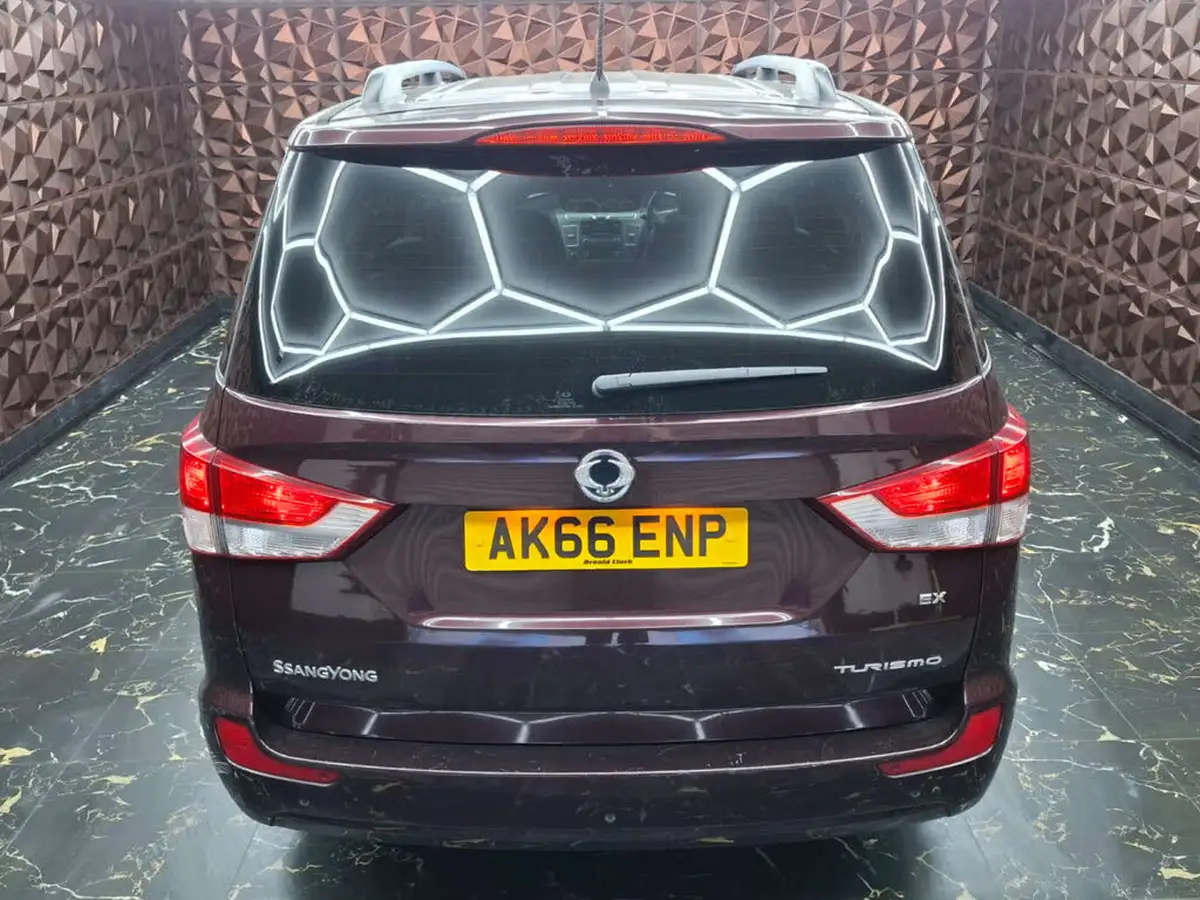 2016-kgm-ssangyong-turismo-22td-ex-big-13