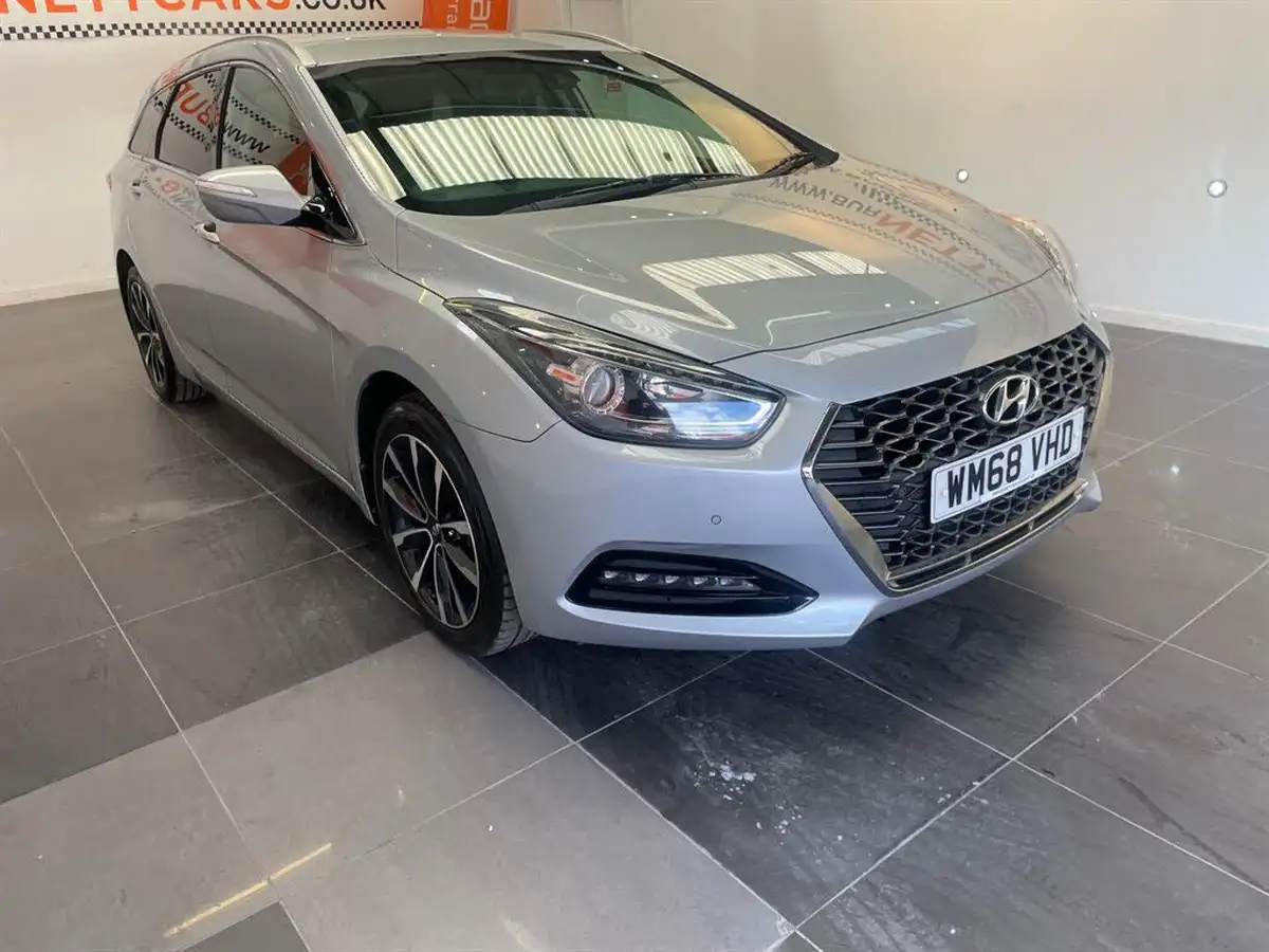 2019-hyundai-i40-16crdi-se-nav-115ps-tourer-5d-big-2