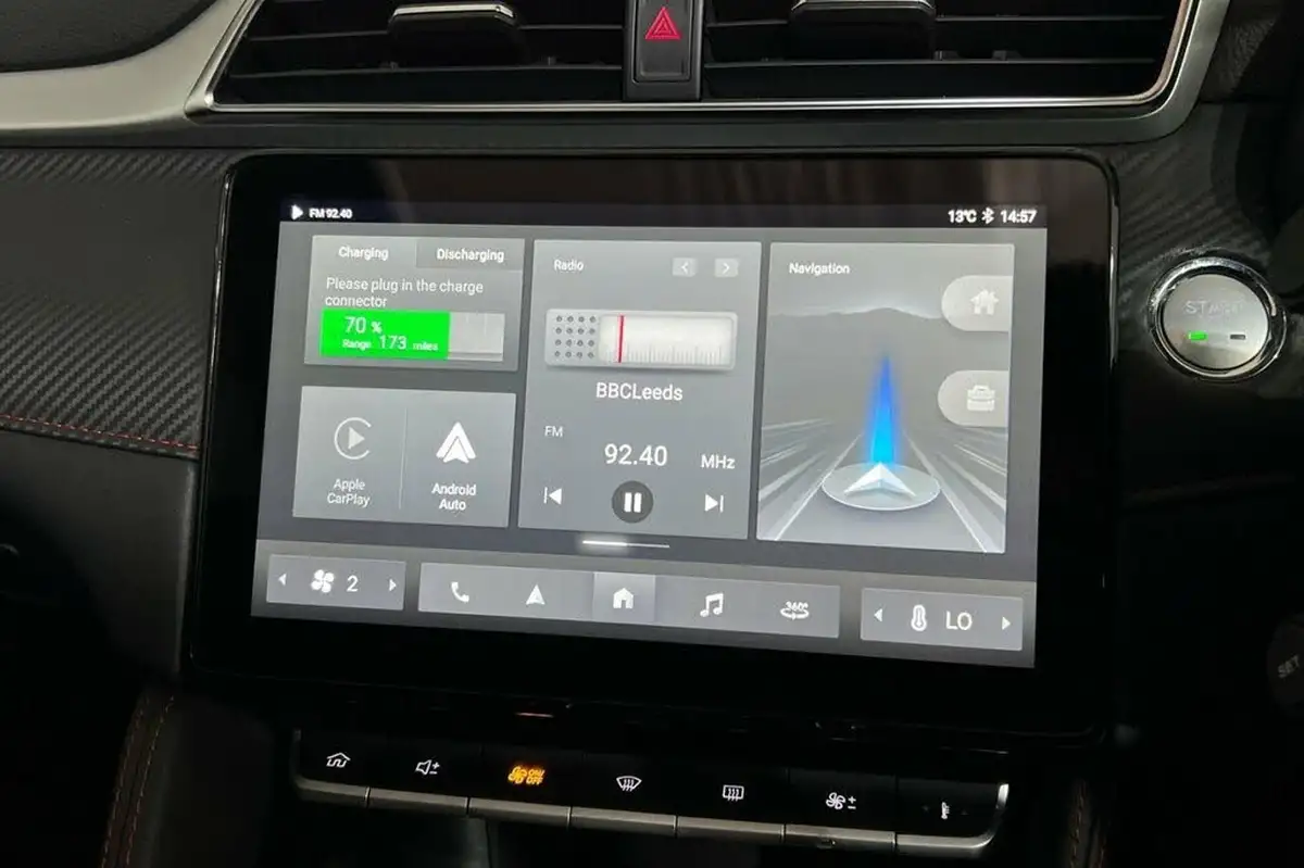 2023-mg-zs-suv-e-trophy-ev-156ps-long-range-big-18