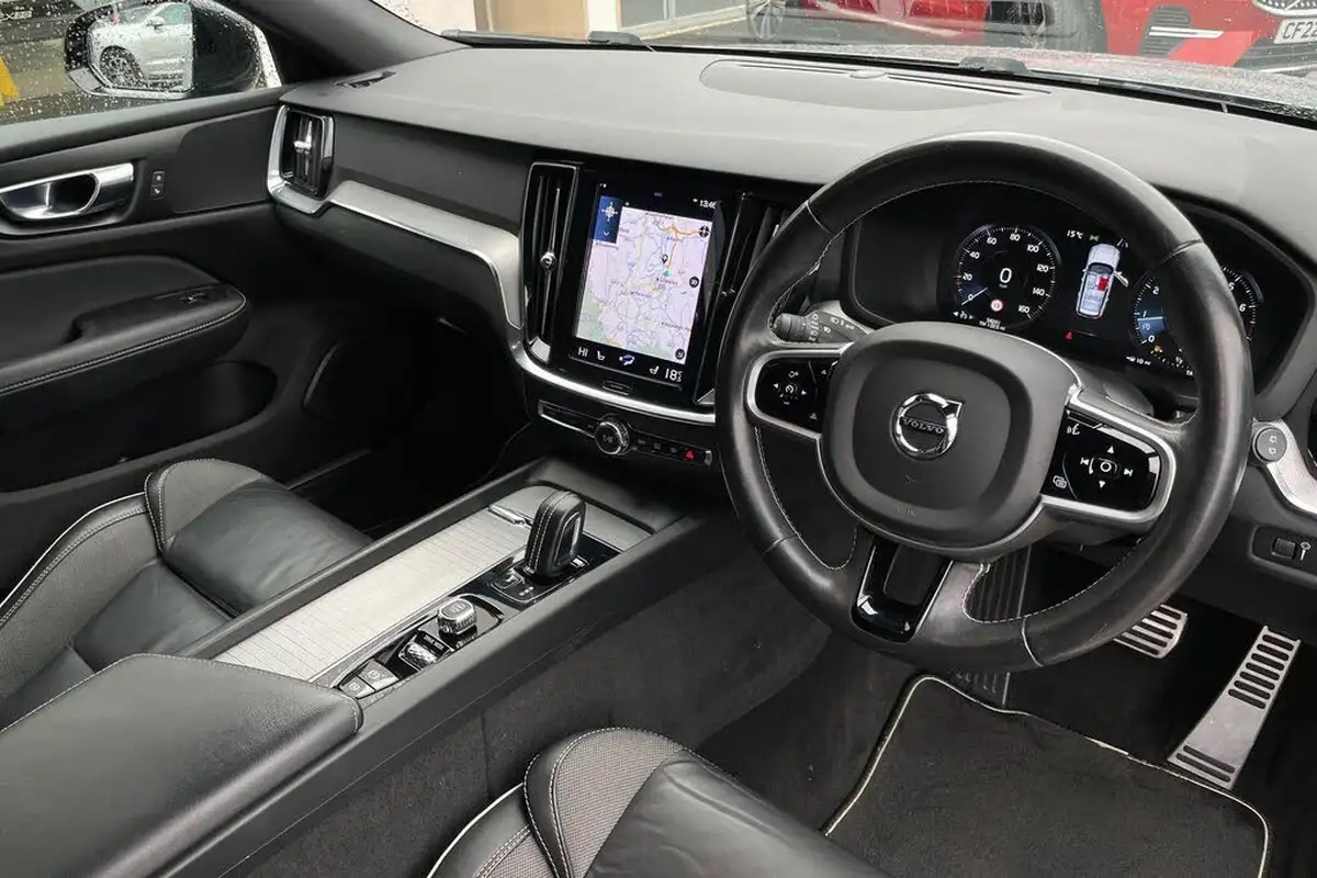 2021-volvo-v60-20-b3-r-design-160bhp-big-4