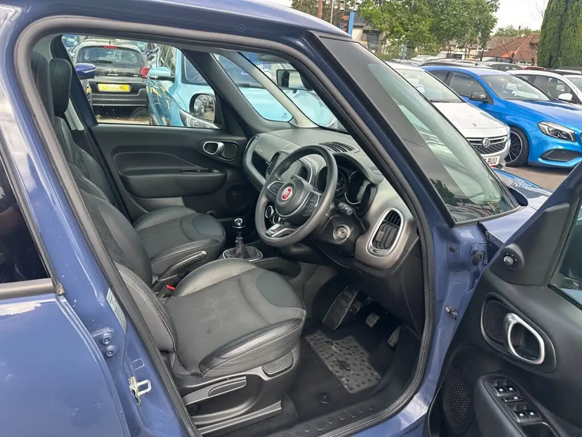 2017-fiat-500l-14-lounge-big-6