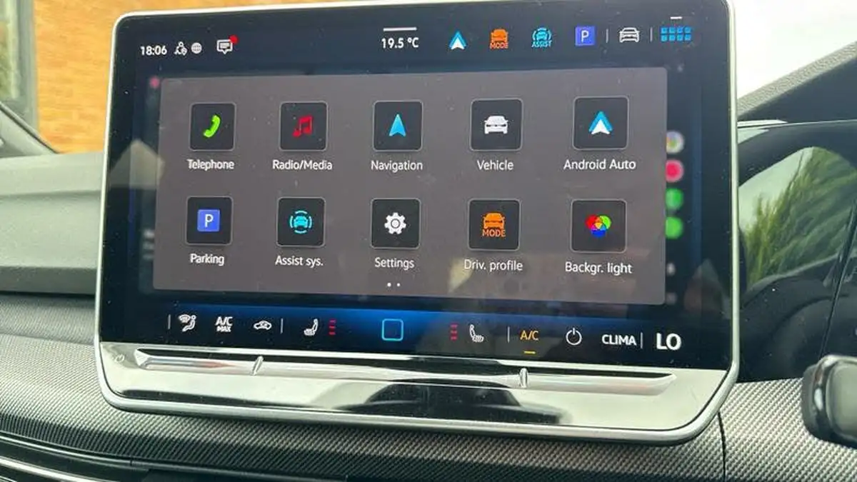 2025-volkswagen-golf-15-etsi-black-edition-big-25