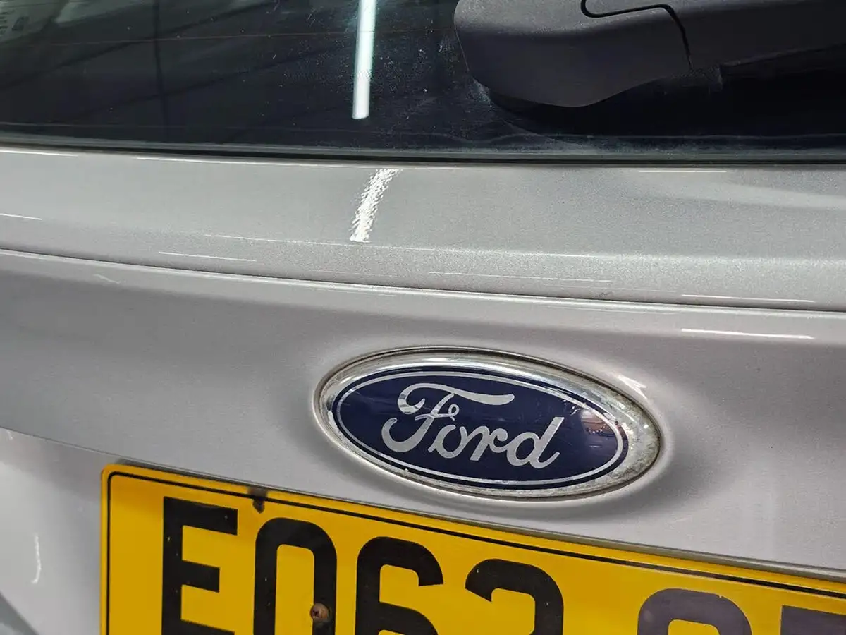 2012-ford-focus-10-zetec-100ps-hatchback-big-76