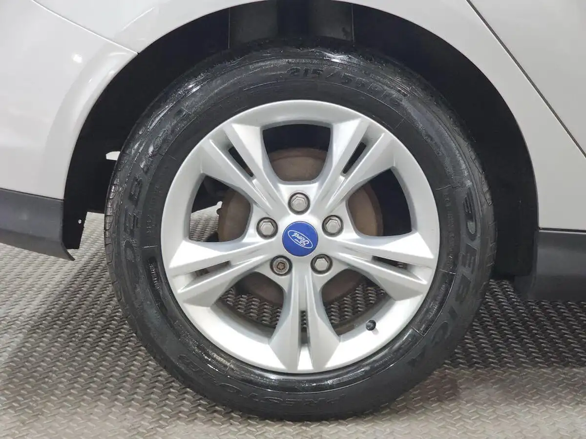 2012-ford-focus-10-zetec-100ps-hatchback-big-8