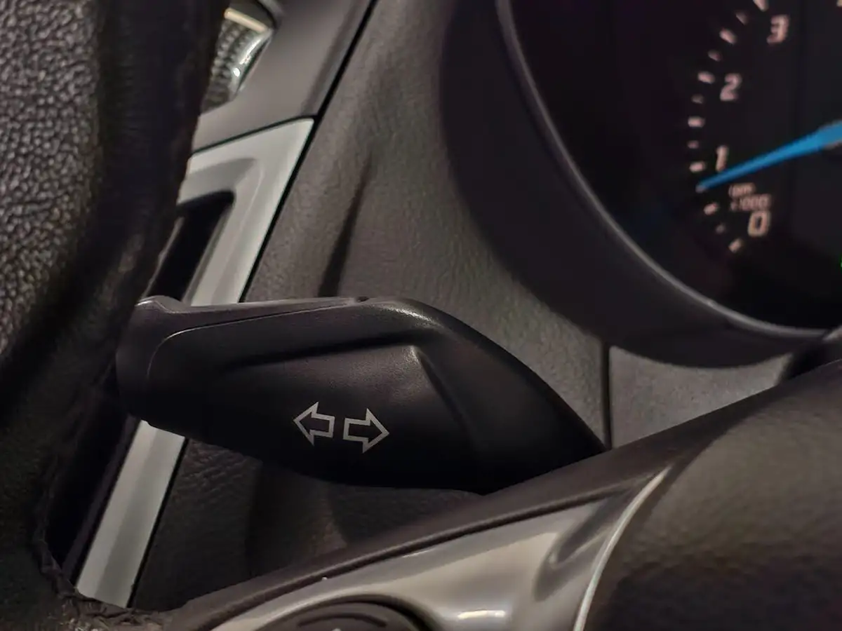 2012-ford-focus-10-zetec-100ps-hatchback-big-53