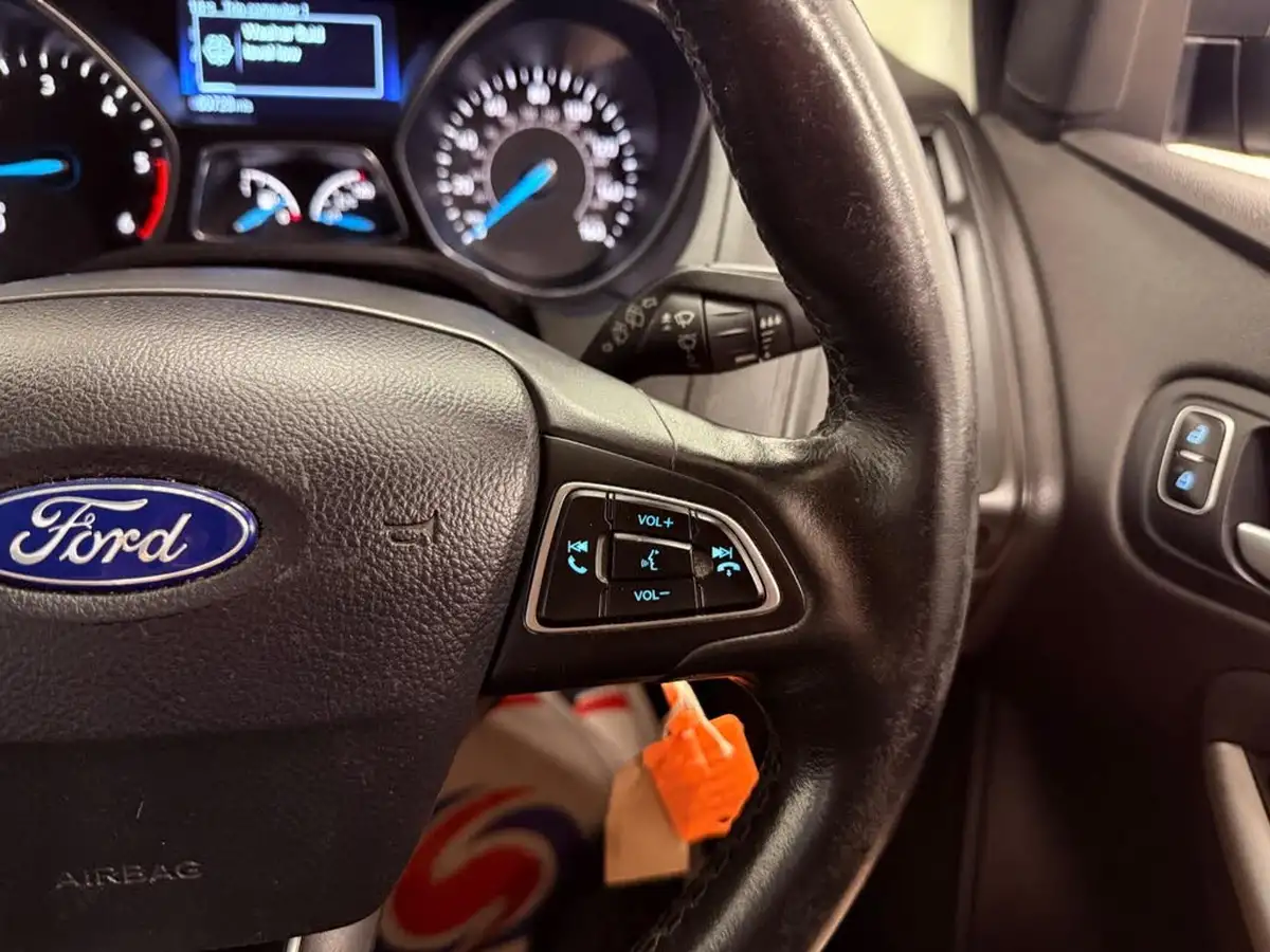 2015-ford-focus-15tdci-zetec-120ps-hatchback-big-17
