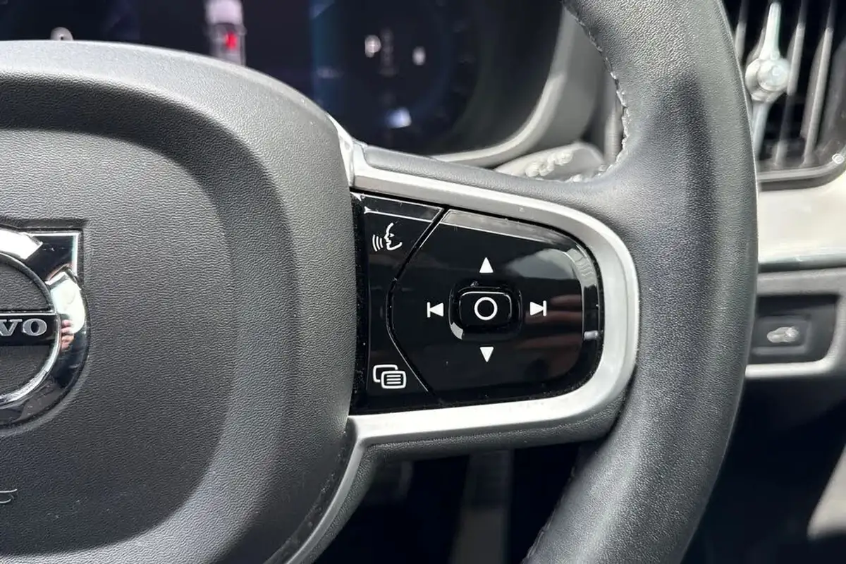 2021-volvo-xc60-20-b5-r-design-big-56