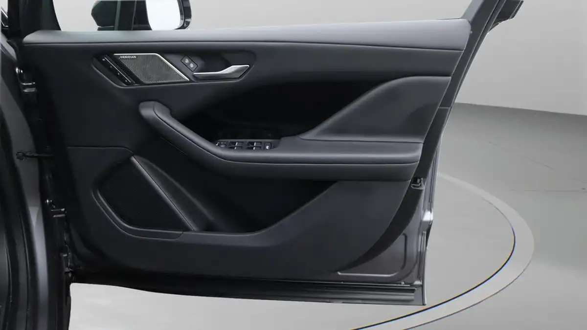 2022-jaguar-i-pace-ev400-black-big-15
