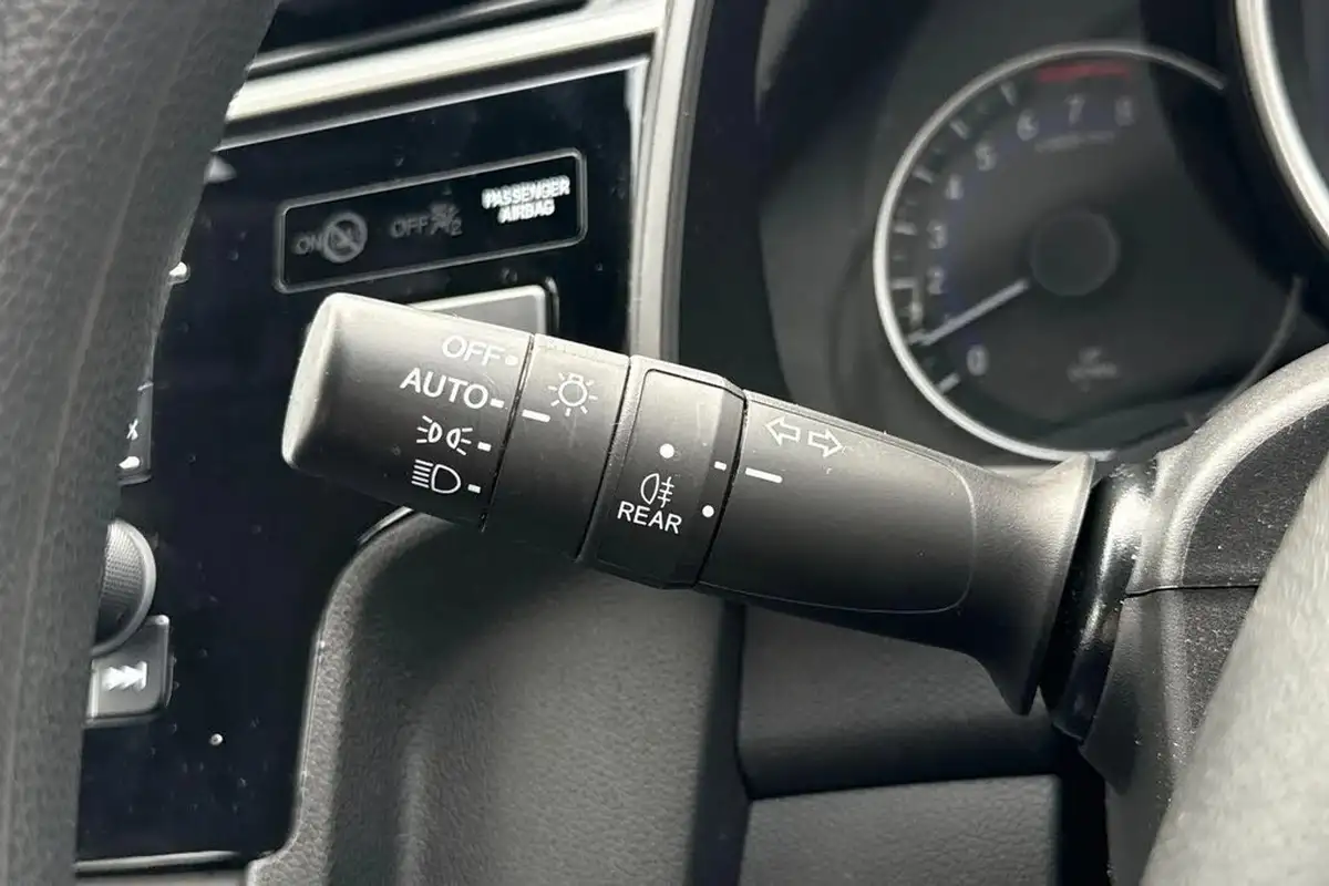 2020-honda-jazz-13-i-vtec-s-big-28
