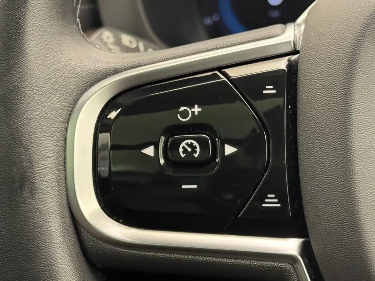 2022-volvo-xc60-20-b5-ultimate-big-25