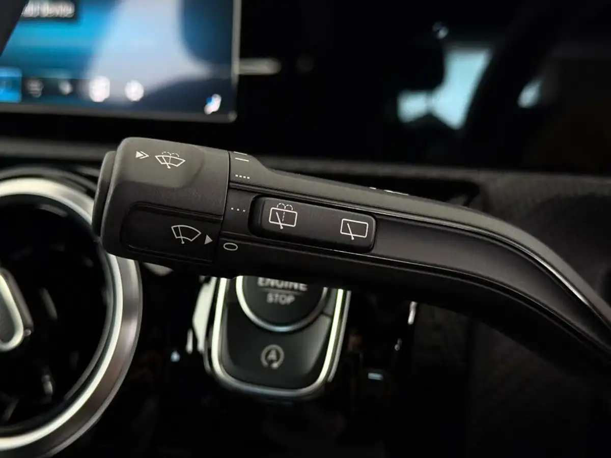2021-mercedes-benz-a-class-20d-a180d-se-8g-dct-big-25