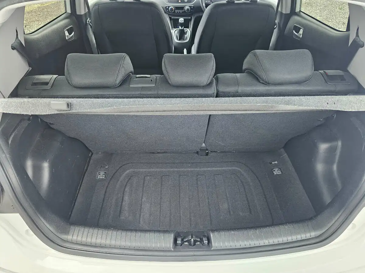 2017-hyundai-i10-10-premium-big-9