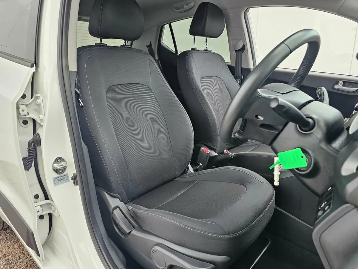 2017-hyundai-i10-10-premium-big-5