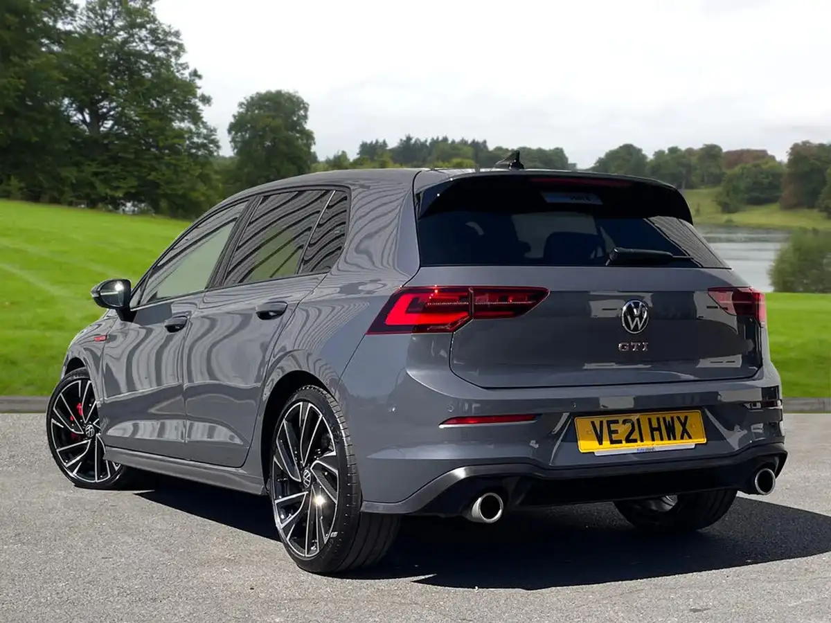 2021-volkswagen-golf-20-tsi-gti-big-2