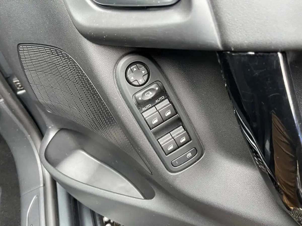 2016-citroen-c3-12-puretech-platinum-big-39