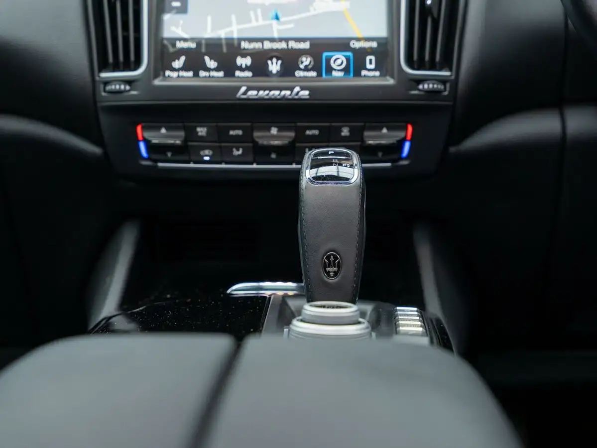 2020-maserati-levante-30-big-41