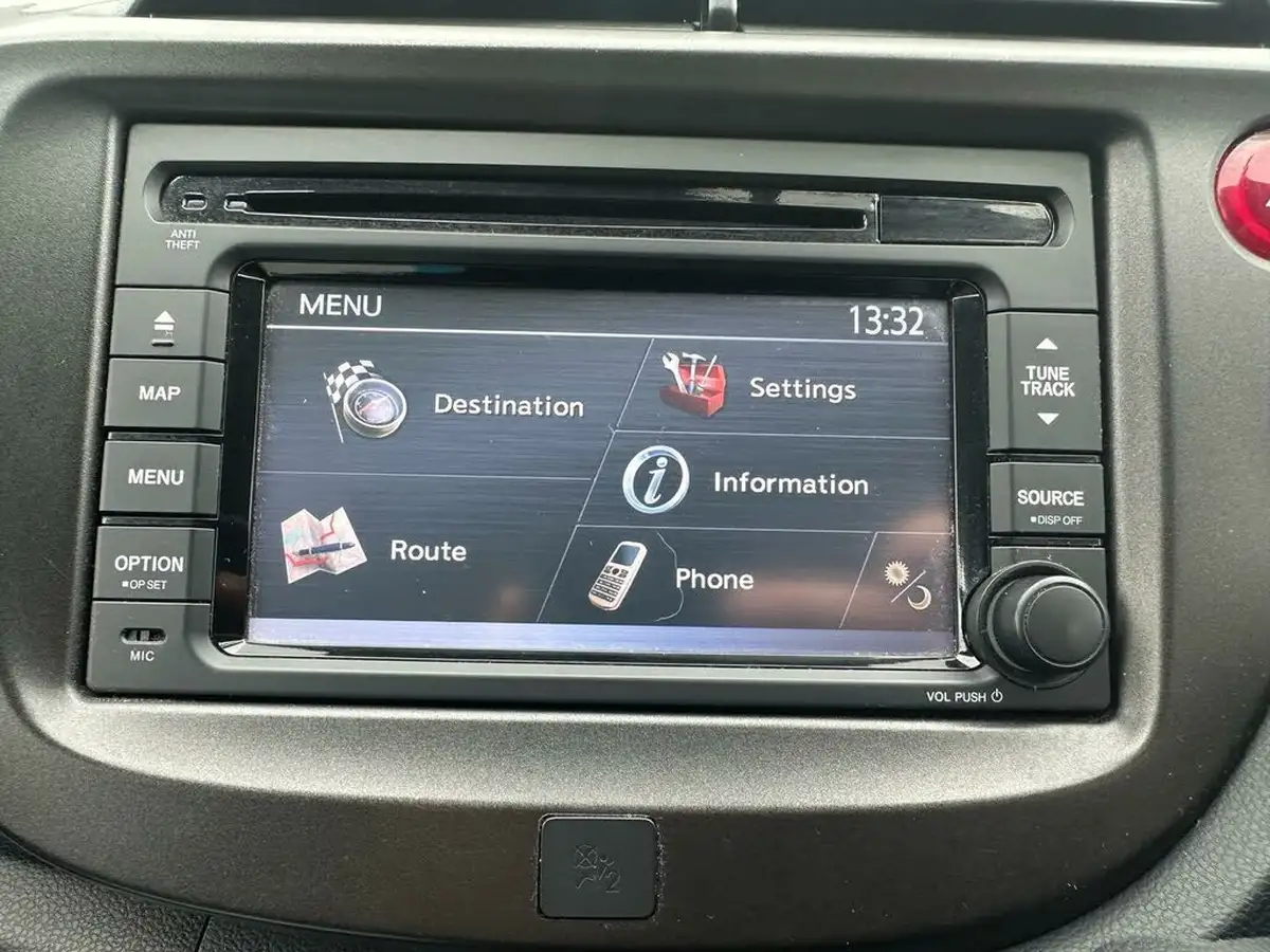 2014-honda-jazz-13-hs-t-big-12