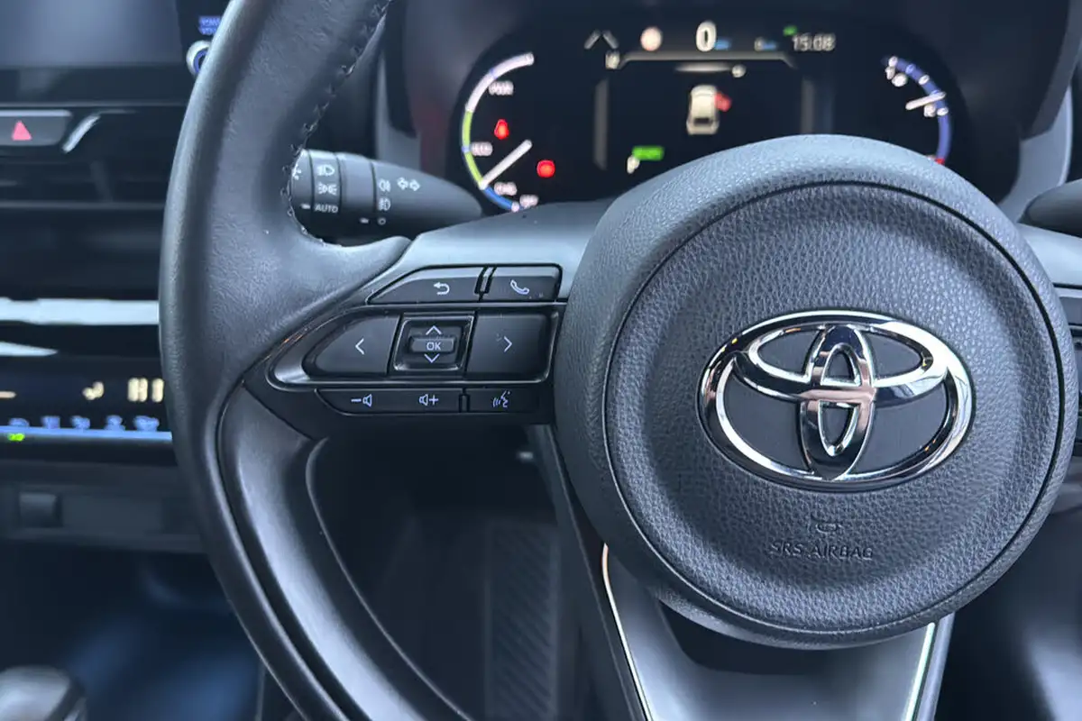 2022-toyota-yaris-15-vvt-i-design-panoramic-roof-big-16
