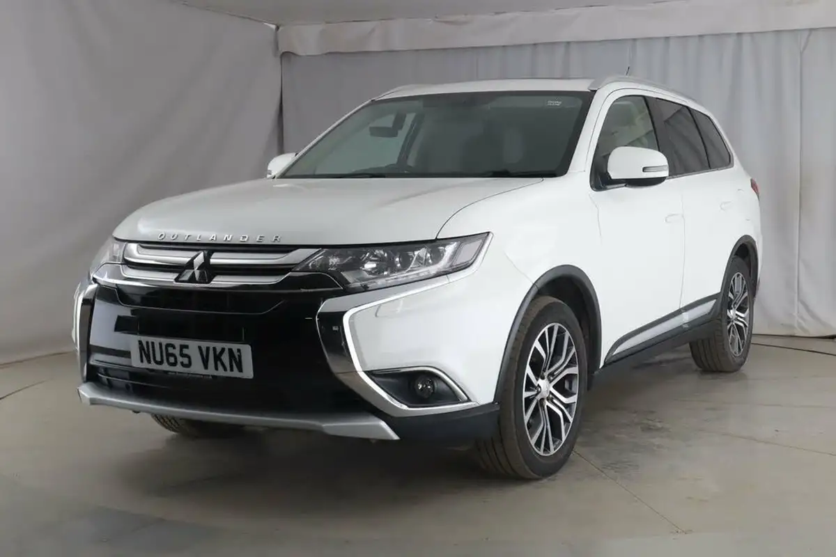 2015-mitsubishi-outlander-22di-d-gx4-big-2