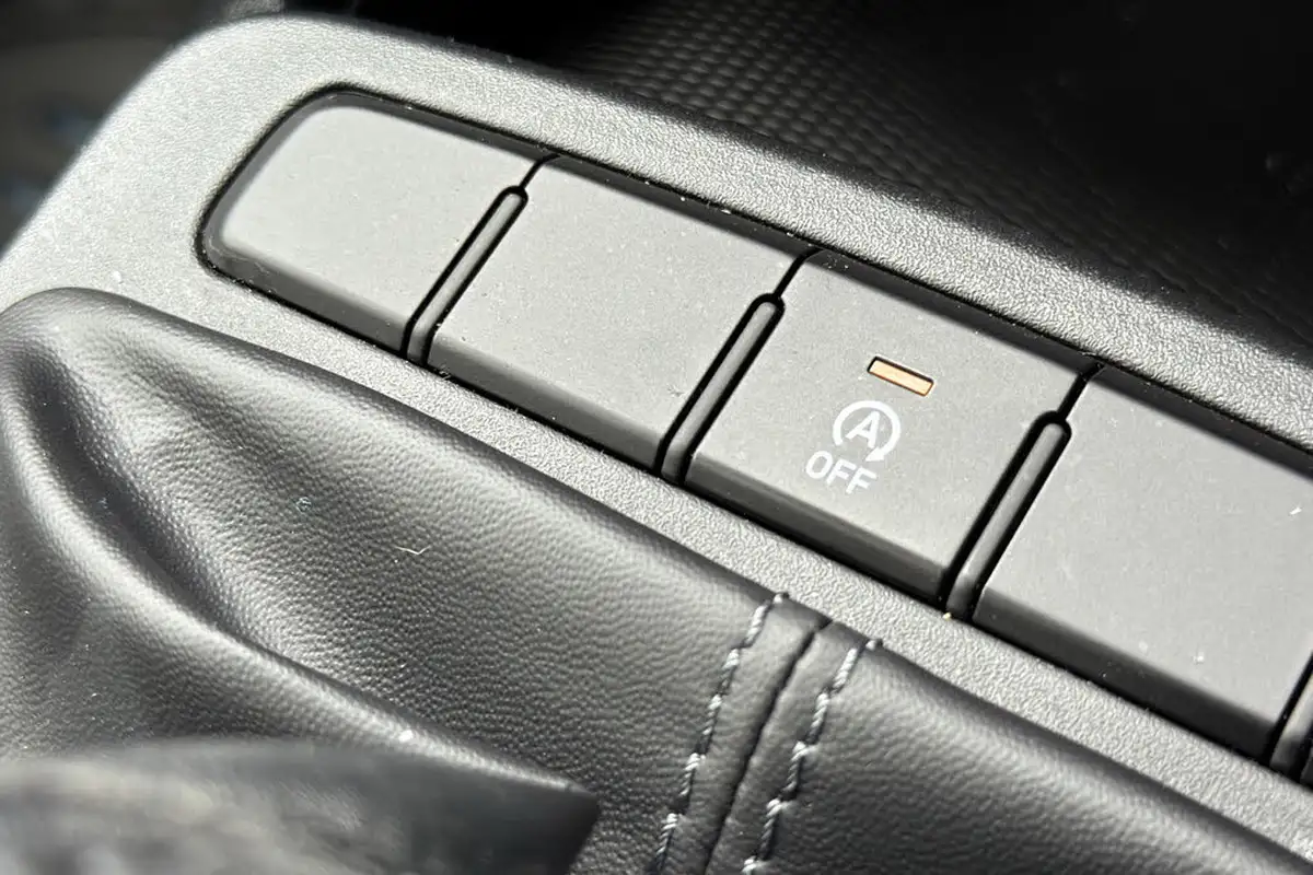 2022-hyundai-i10-10-se-connect-big-20
