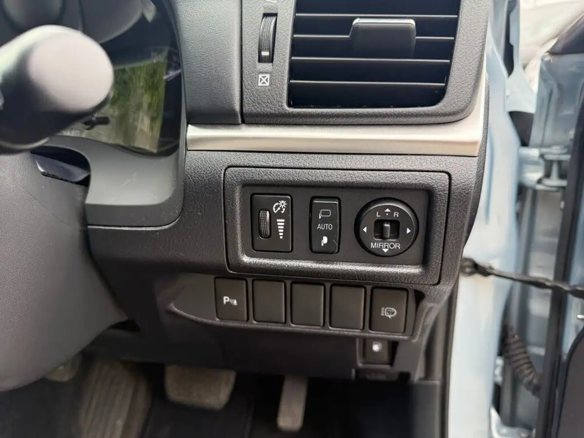 2012-lexus-ct-200h-18-se-l-premier-big-19