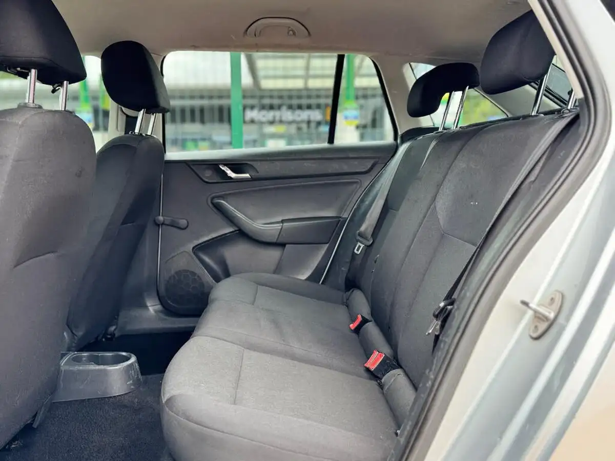 2016-skoda-rapid-spaceback-14tdi-s-big-8