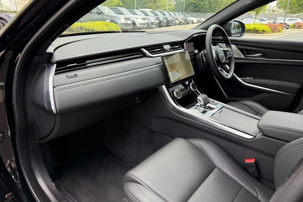 2024-jaguar-xf-20-p300-300-sport-saloon-4d-big-48