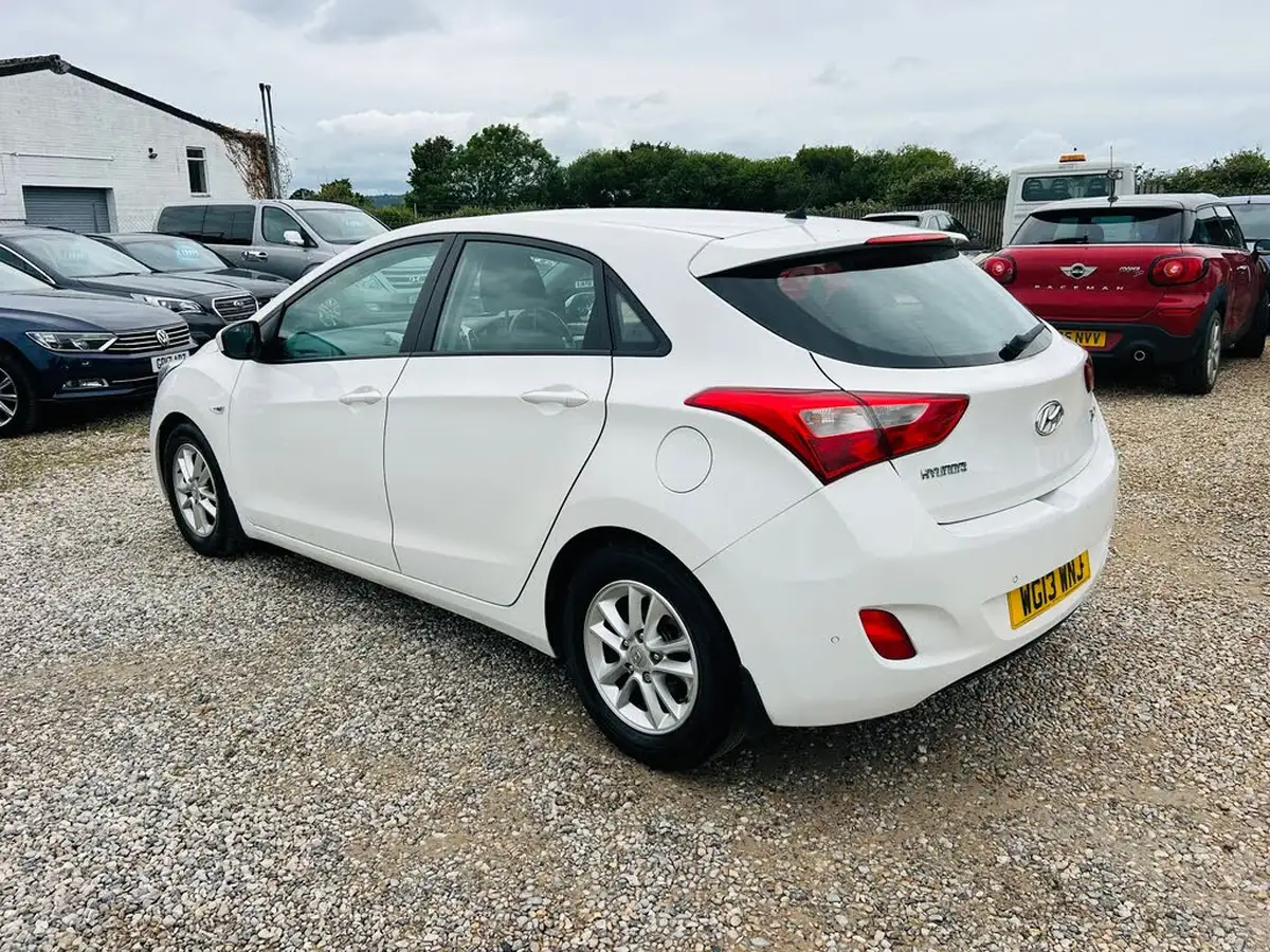 2013-hyundai-i30-16td-active-blue-drive-isg-big-6
