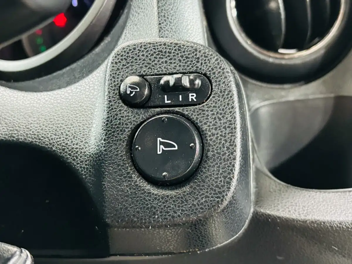 2012-honda-jazz-13-hs-big-18