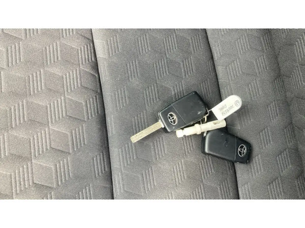 2024-toyota-yaris-15-vvt-i-icon-big-19