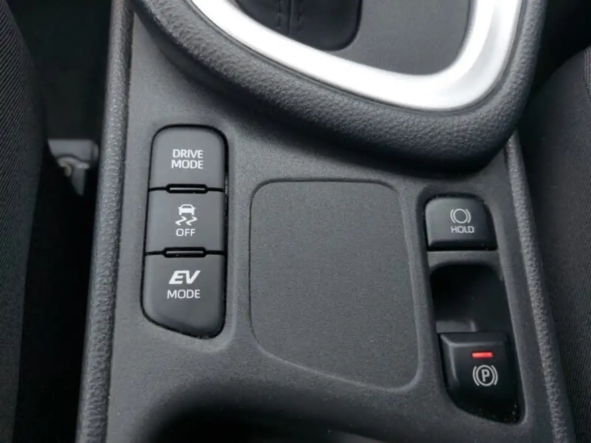 2022-toyota-yaris-15-vvt-i-icon-big-16