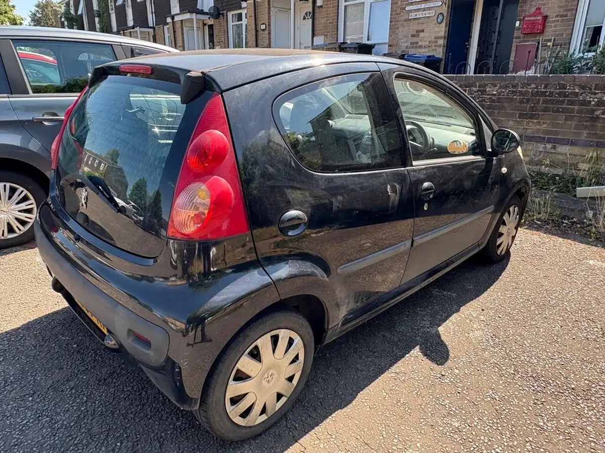 2007-peugeot-107-10-urban-5d-big-2