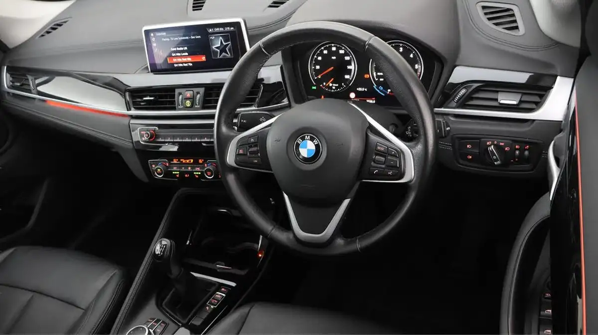 2021-bmw-x1-20td-sdrive18d-xline-big-9
