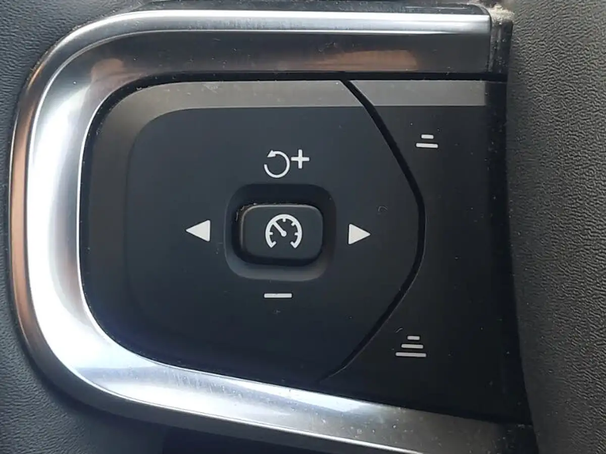 2022-volvo-xc40-e-recharge-plus-228bhp-big-15