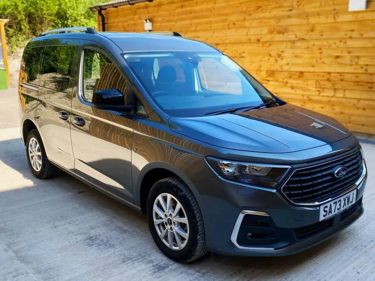 2023-ford-tourneo-connect-20-titanium-big-2