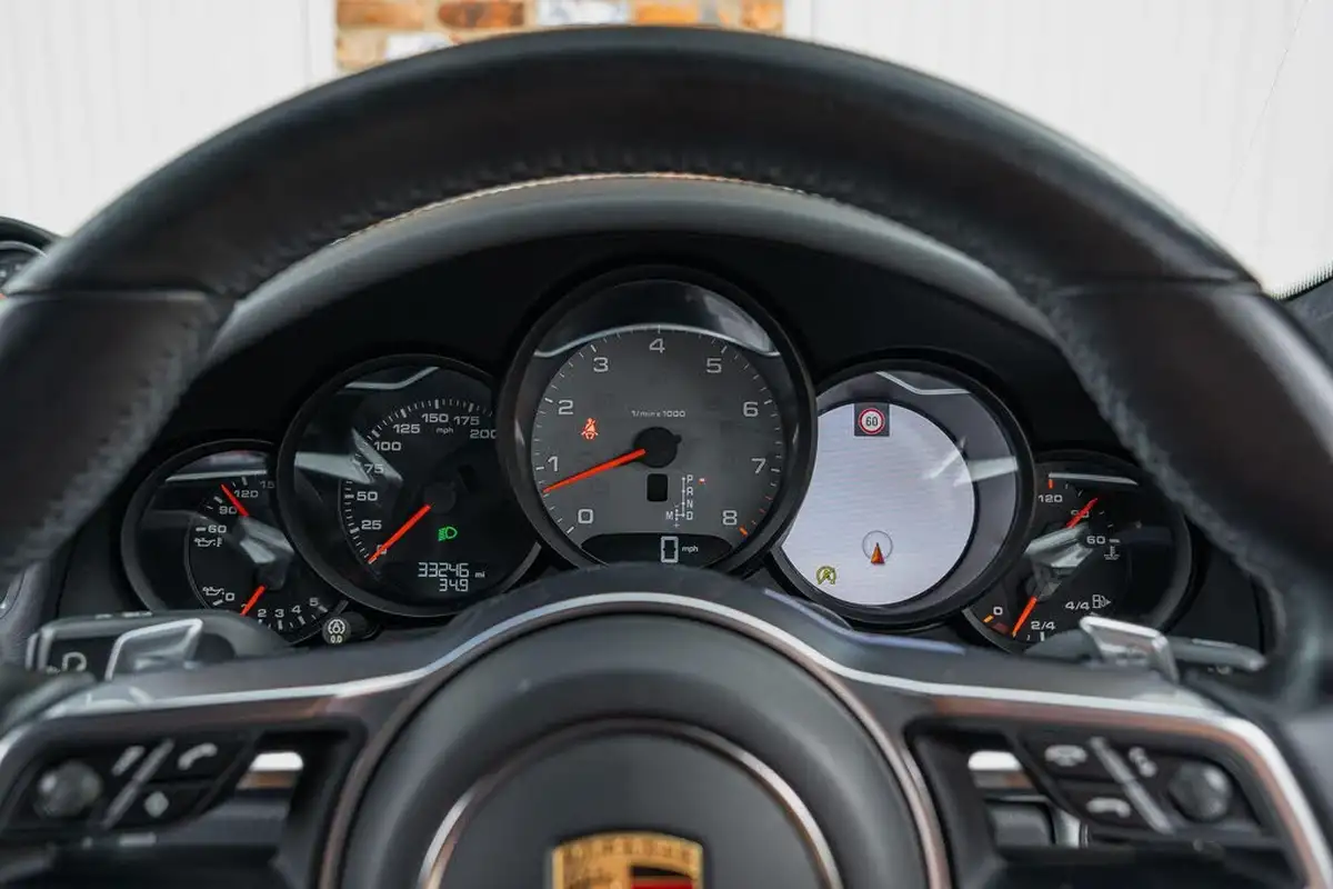2016-porsche-911-30-carrera-s-coupe-pdk-big-38