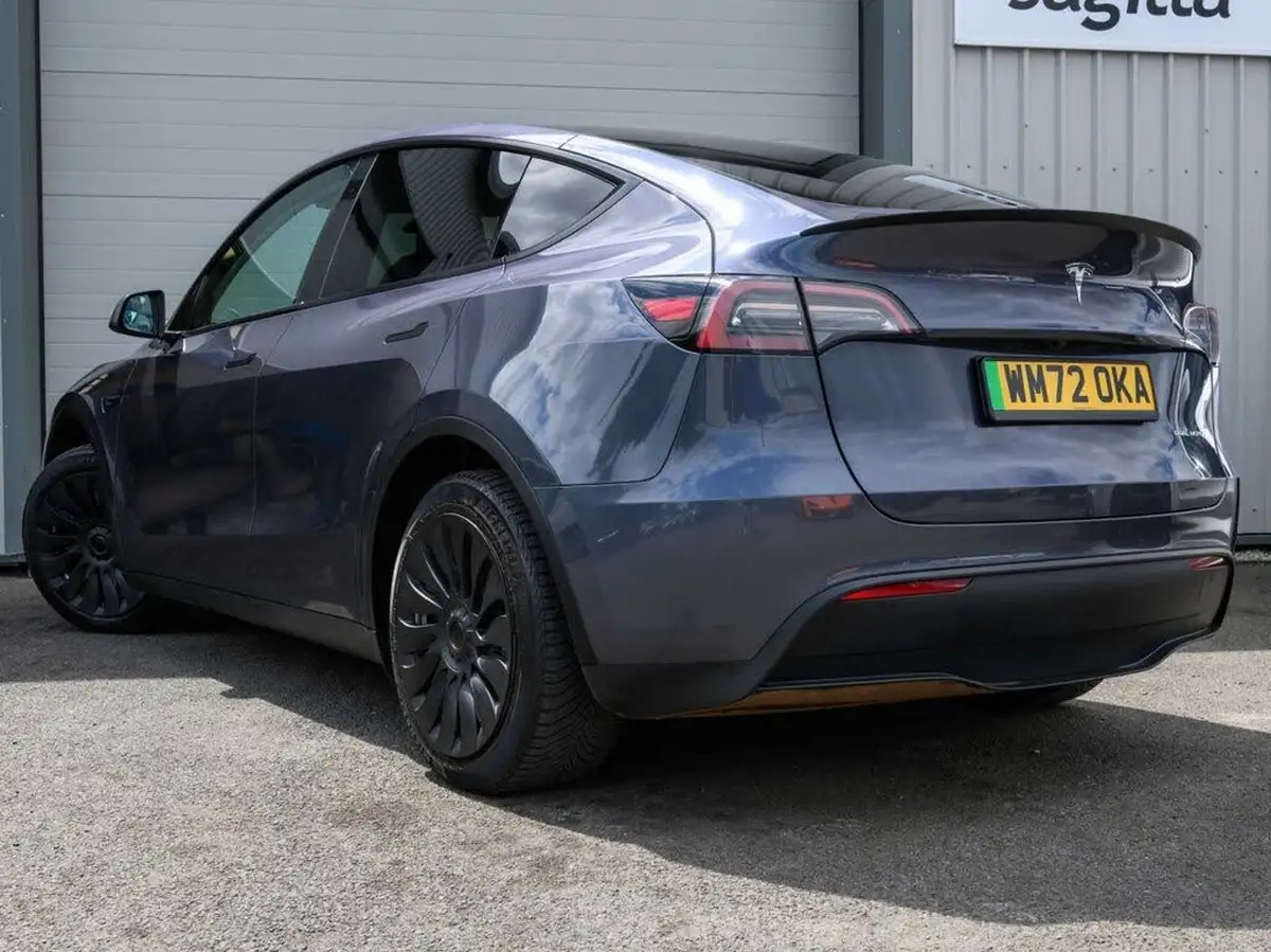 2023-tesla-model-y-e-long-range-big-1