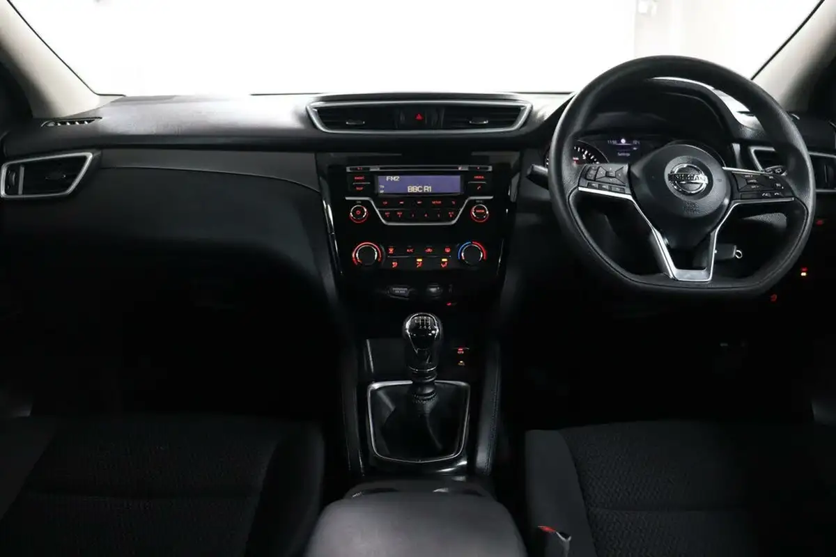 2018-nissan-qashqai-13-dig-t-visia-big-33