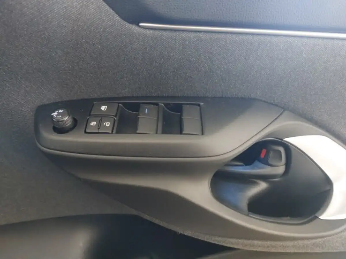 2022-toyota-yaris-15-vvt-i-design-panoramic-roof-big-18
