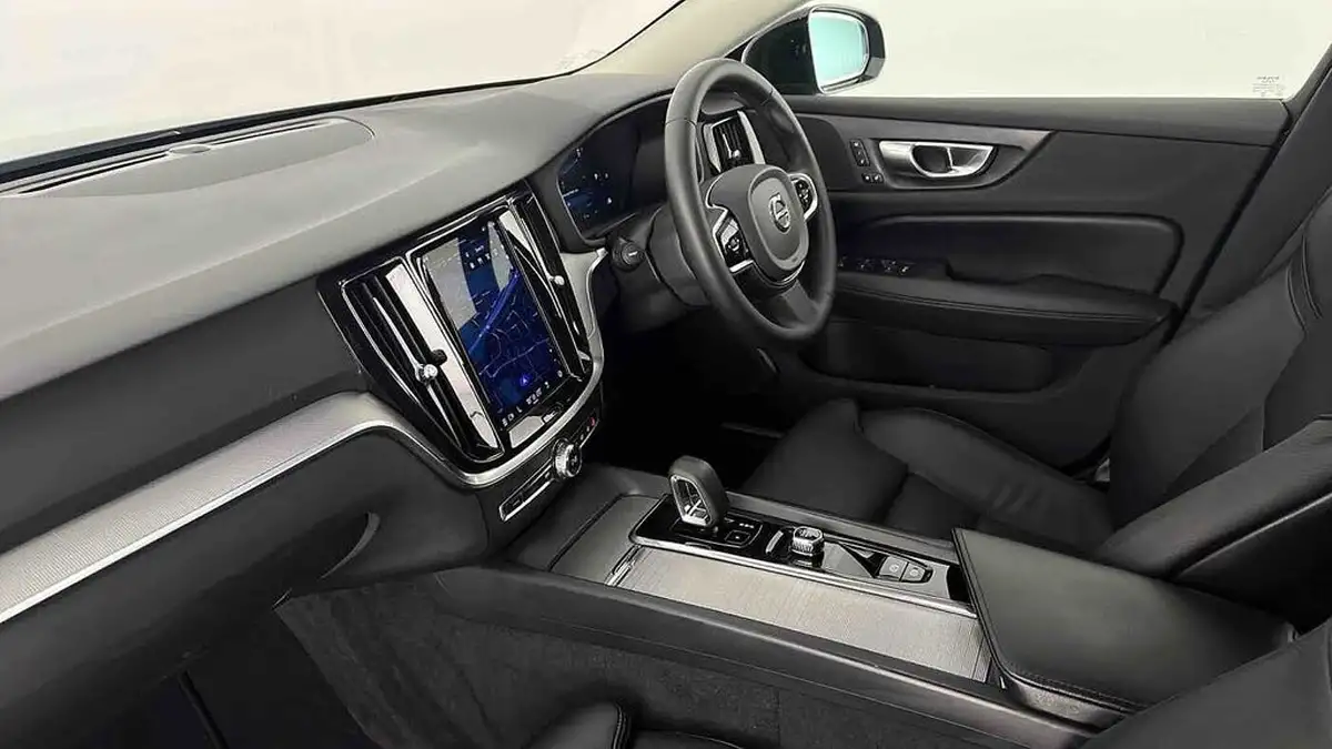 2023-volvo-v60-20-b3-plus-station-wagon-big-8