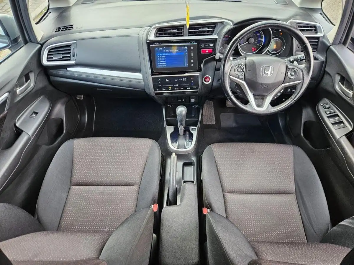 2016-honda-jazz-13-i-vtec-ex-cvt-big-8