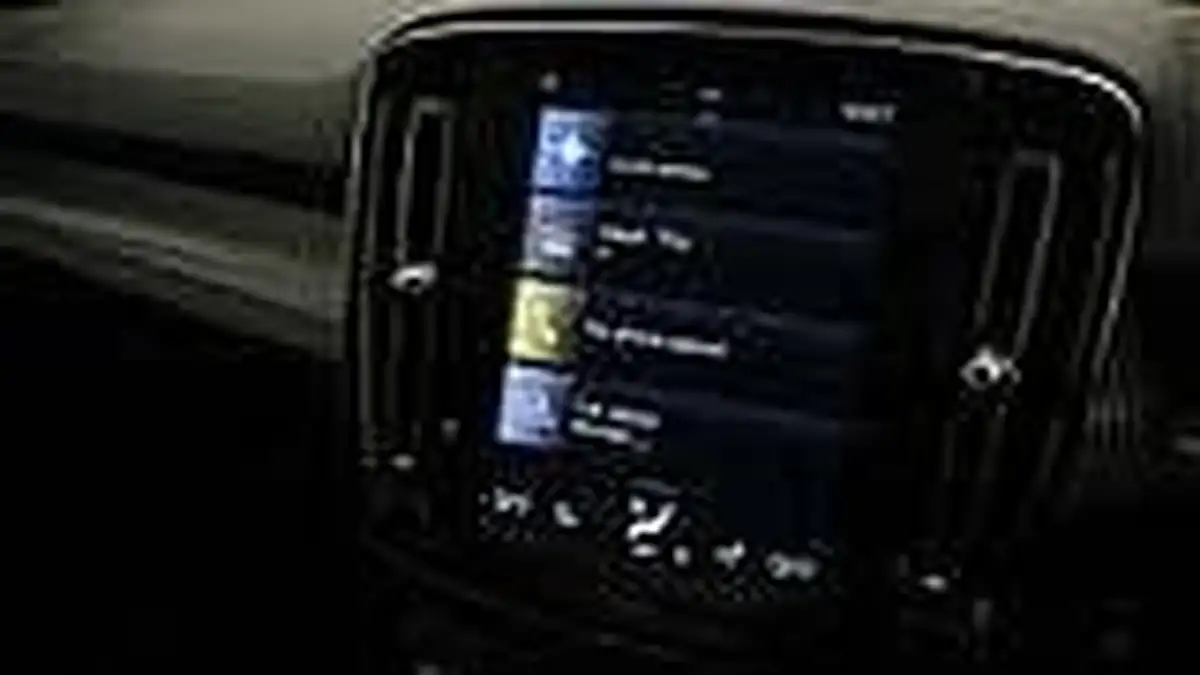 2022-volvo-xc40-15-t3-r-design-auto-big-21