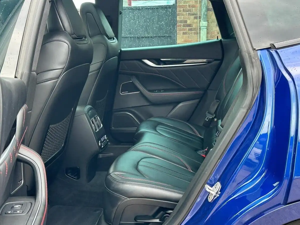 2019-maserati-levante-30-gransport-nerissimo-pack-ss-big-26