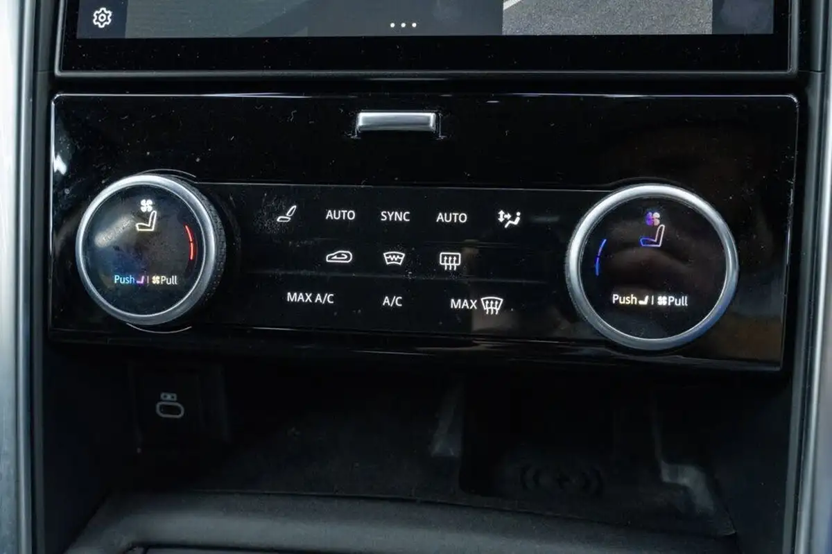 2021-land-rover-discovery-30-d300-commercial-hse-big-22
