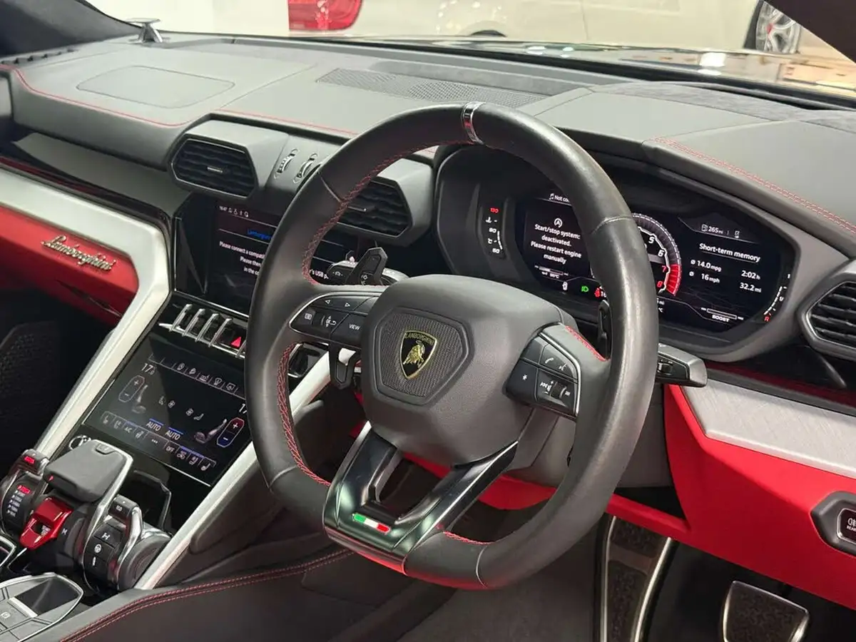 2019-lamborghini-urus-40-no-trim-big-18