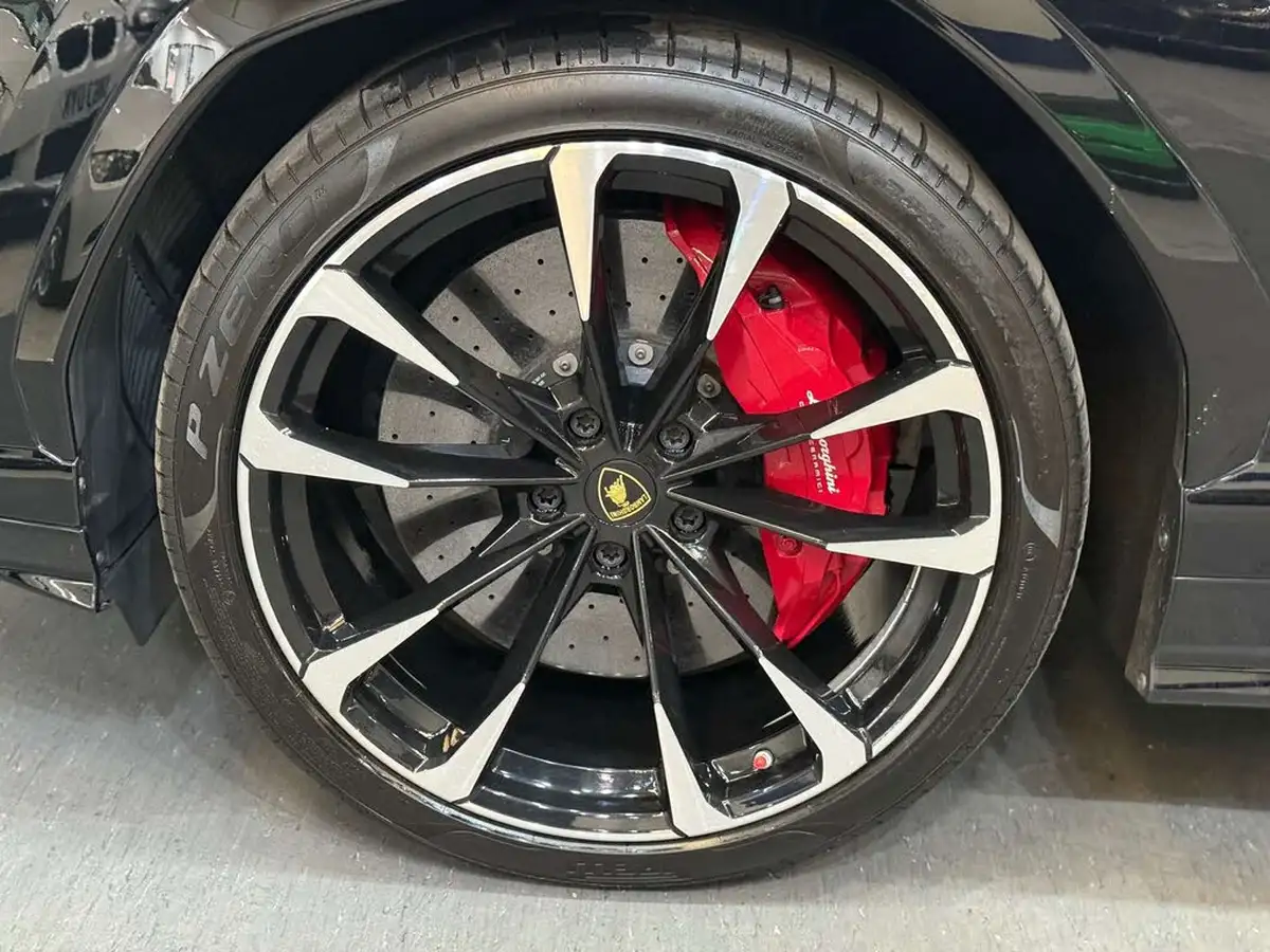 2019-lamborghini-urus-40-no-trim-big-46